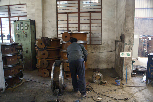 電動(dòng)軟密封蝶閥生產(chǎn)車(chē)間